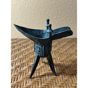 Antique Chinese Wine Cup Statue in Bronze Ritual Wine Vessel